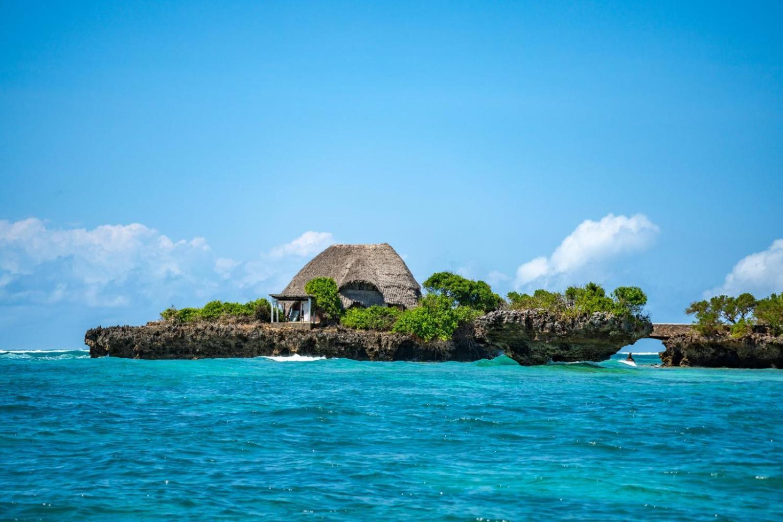 Resort Chale Island